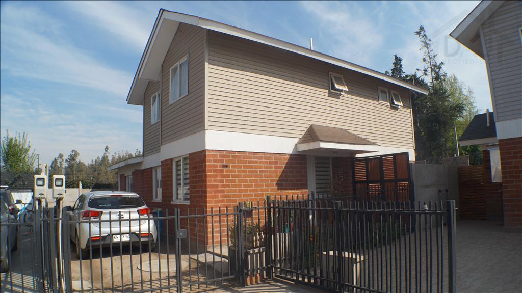 Casa en condominio frente a parque Las Vizcachas 